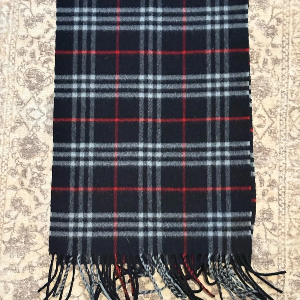 Burberry Dark Blue Lamb’s Wool Plaid Scarf - Picture 6 of 7
